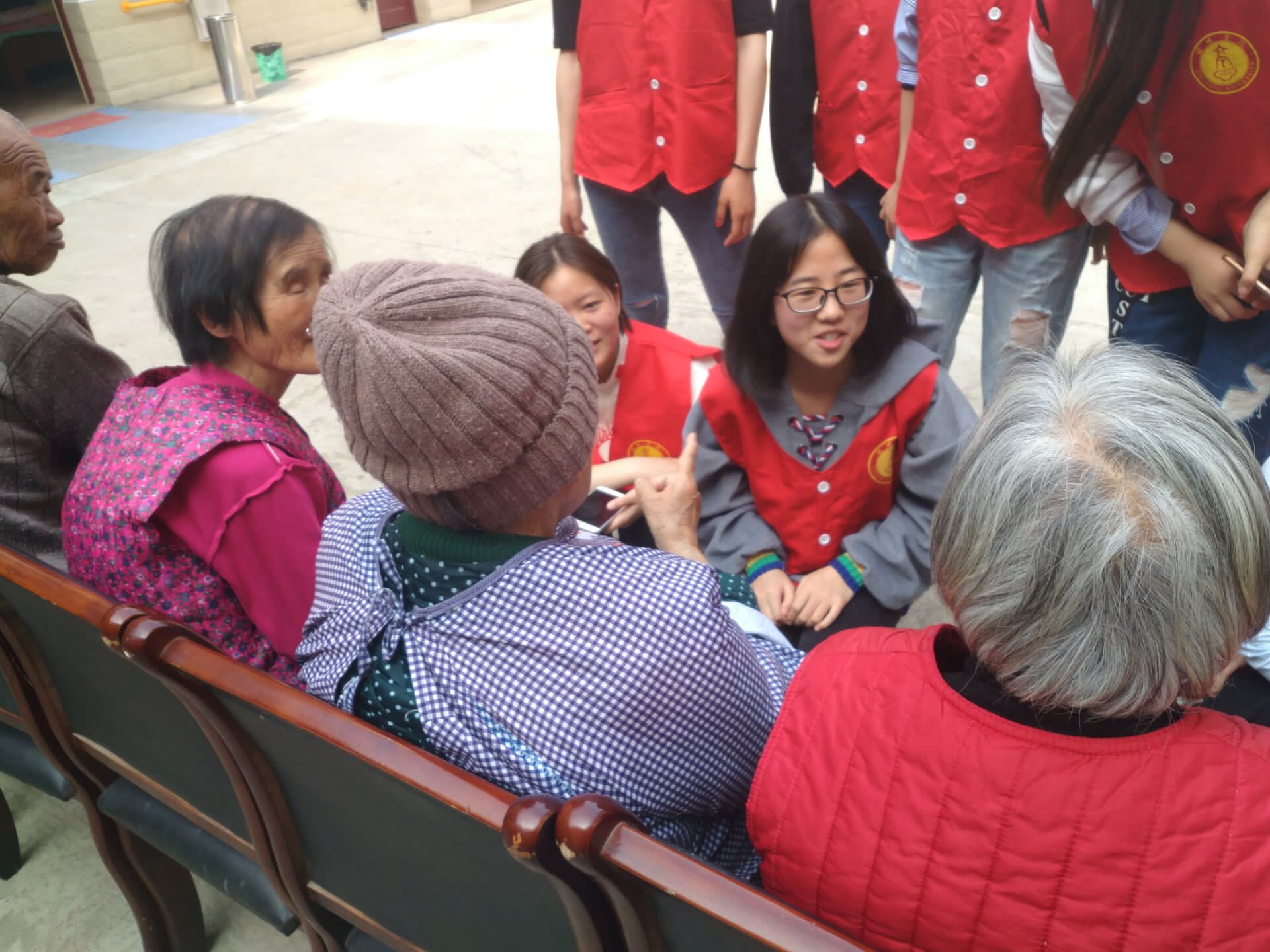 咸阳市工人文化宫开展“携手献爱，关爱儿童”志愿服务活动